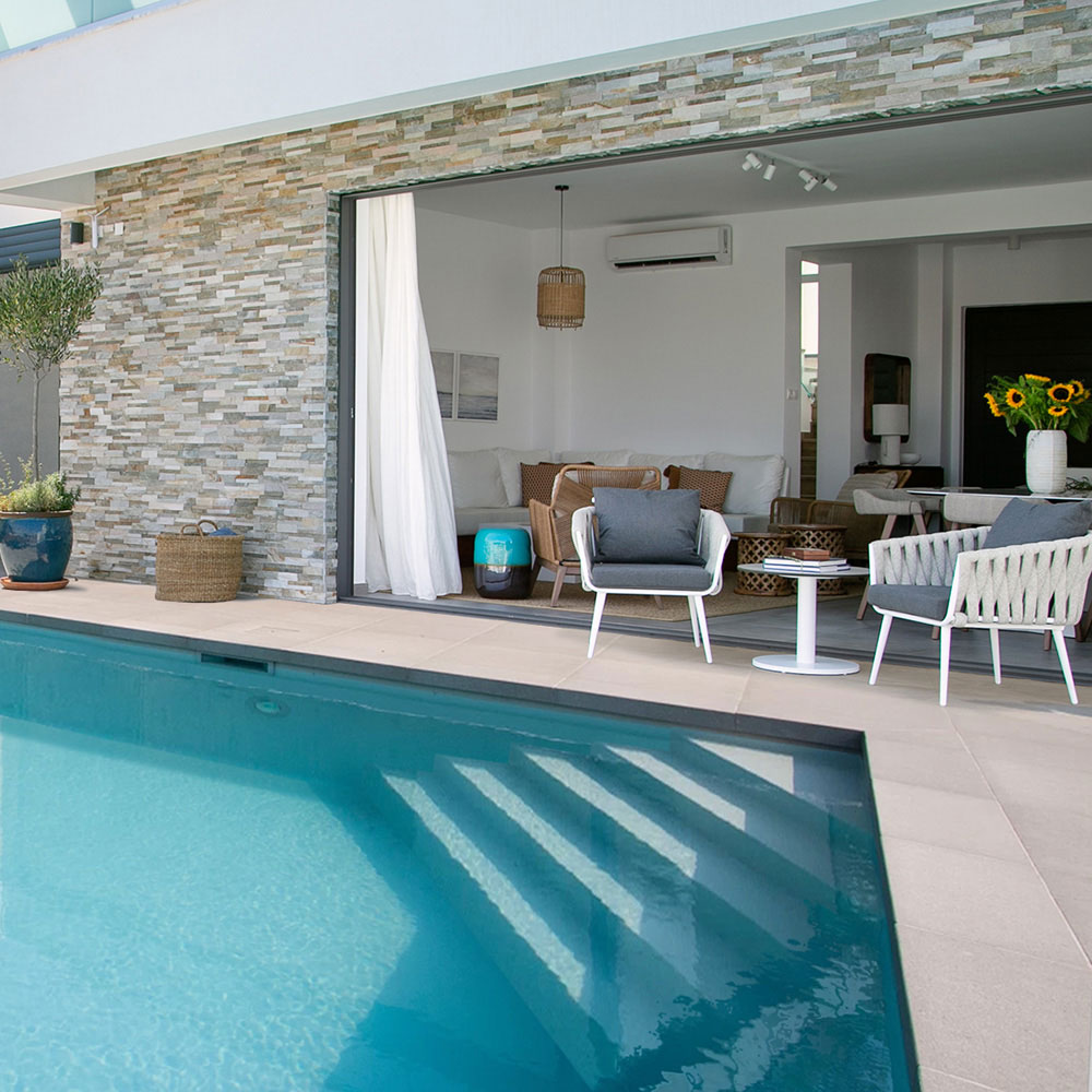 Escalier de piscine avec accès d'angle Escalier de piscine avec accès d'angle