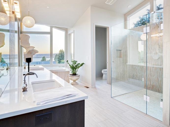 Luxusbad mit begehbarer Dusche