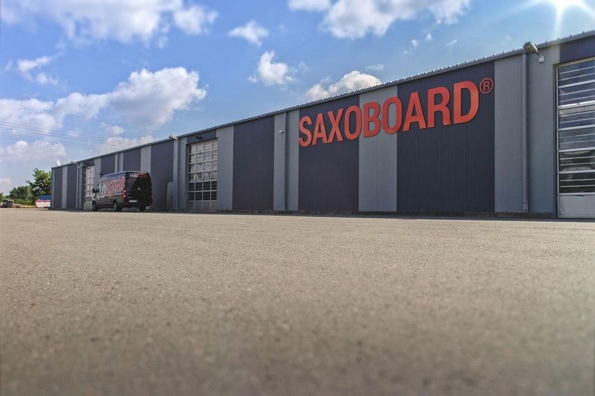 Saxoboard Werkshalle für den Duschenbau Saxoboard Werkshalle für den Duschenbau