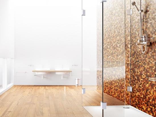 Flache Duschtasse mit Glasduschwand