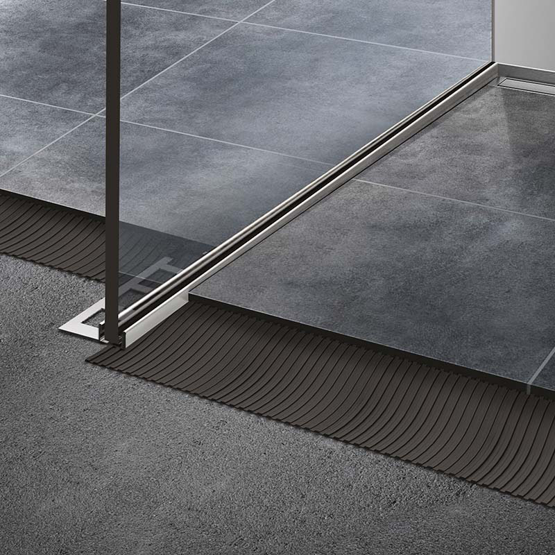 Saxoboard Glaskeil-Gefälleprofil aus Edelstahl Boden Saxoboard Glaskeil-Gefälleprofil aus Edelstahl Boden