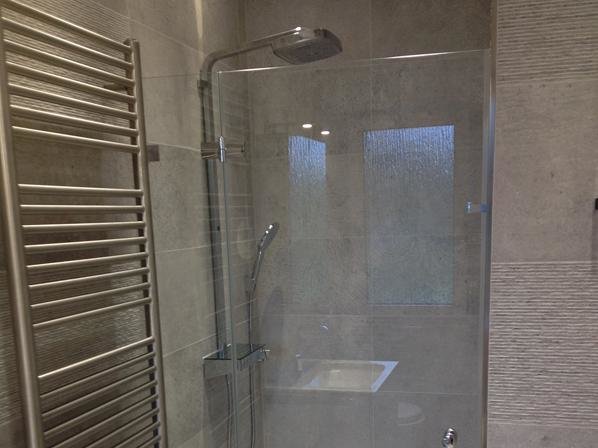 Dusche in einer Nische bodeneben eingebaut Dusche in einer Nische bodeneben eingebaut