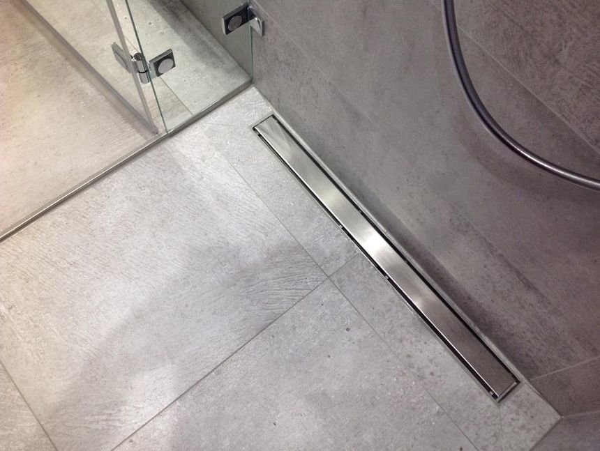 Dusche in einer Nische bodeneben eingebaut Dusche in einer Nische bodeneben eingebaut