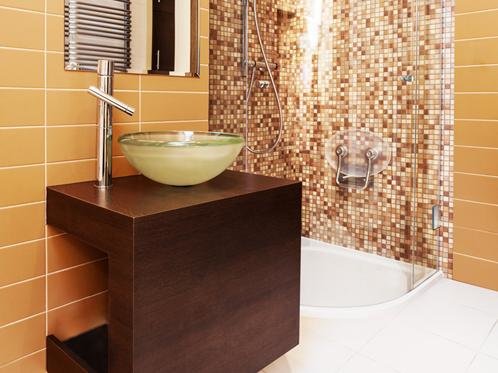 Runddusche aus Glas im Viertelkreisformat Runddusche aus Glas im Viertelkreisformat