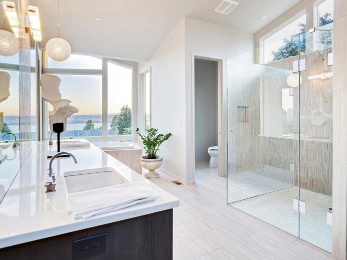 Luxusbad mit begehbarer Dusche